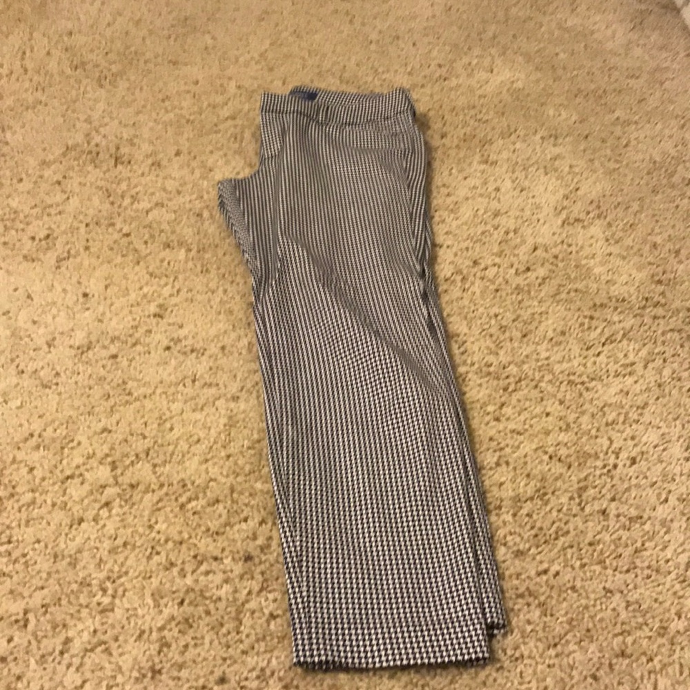 Old navy size 4 pixie- black and white